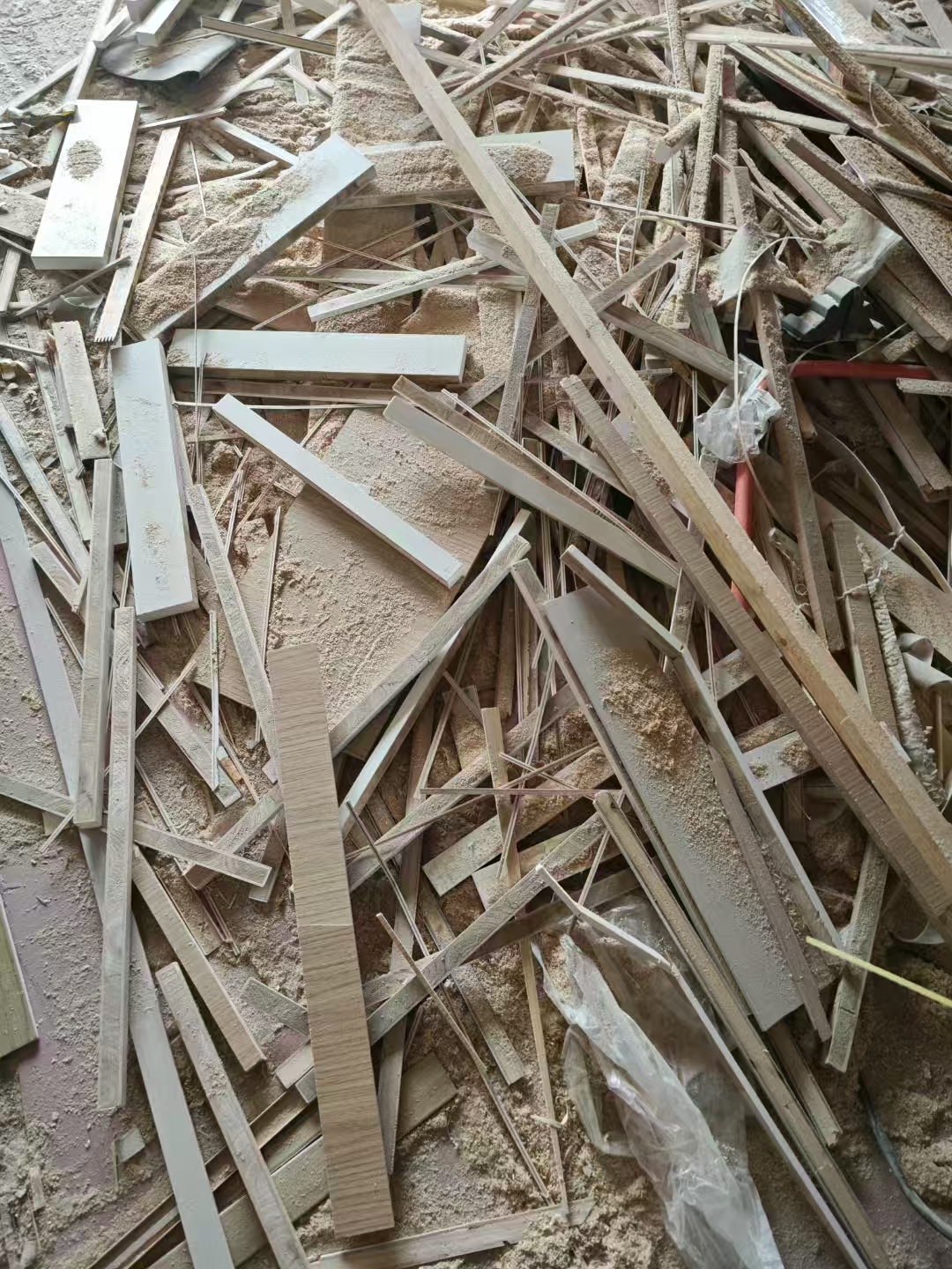 想看到是不是真木頭，請(qǐng)去工地哦